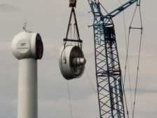 吊装风力发电需要什么设备（吊装一个风力发电机组需要几天时间）